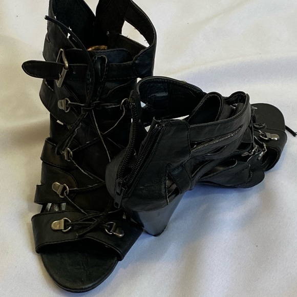 Satrapy Open Toe Heel Sandal - Picture 2 of 5